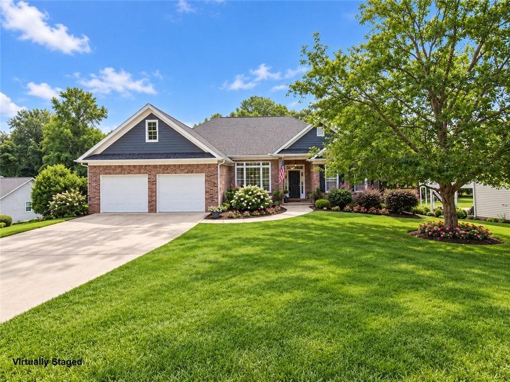4 bedroom, 3 bathroom, 3,041 sq ft home for sale at 93 Overlook Circle, Dawsonville, GA