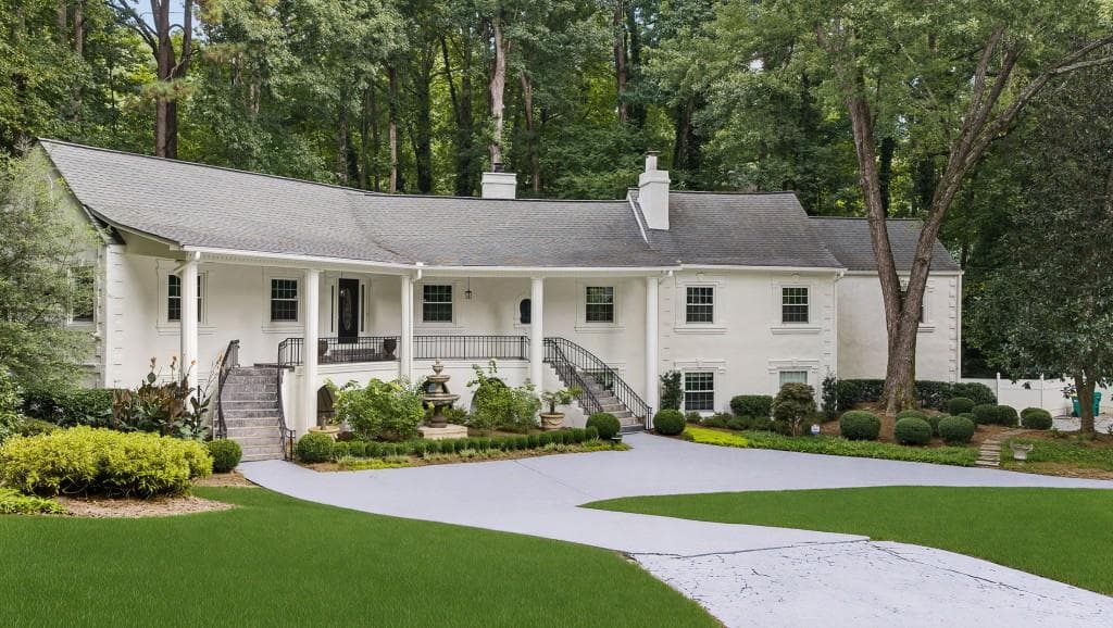 6 bedroom, 5 bathroom, 5,773 sq ft single family residence for sale at 585 Idlewood Drive, Sandy Springs, GA 30327 — photo 2