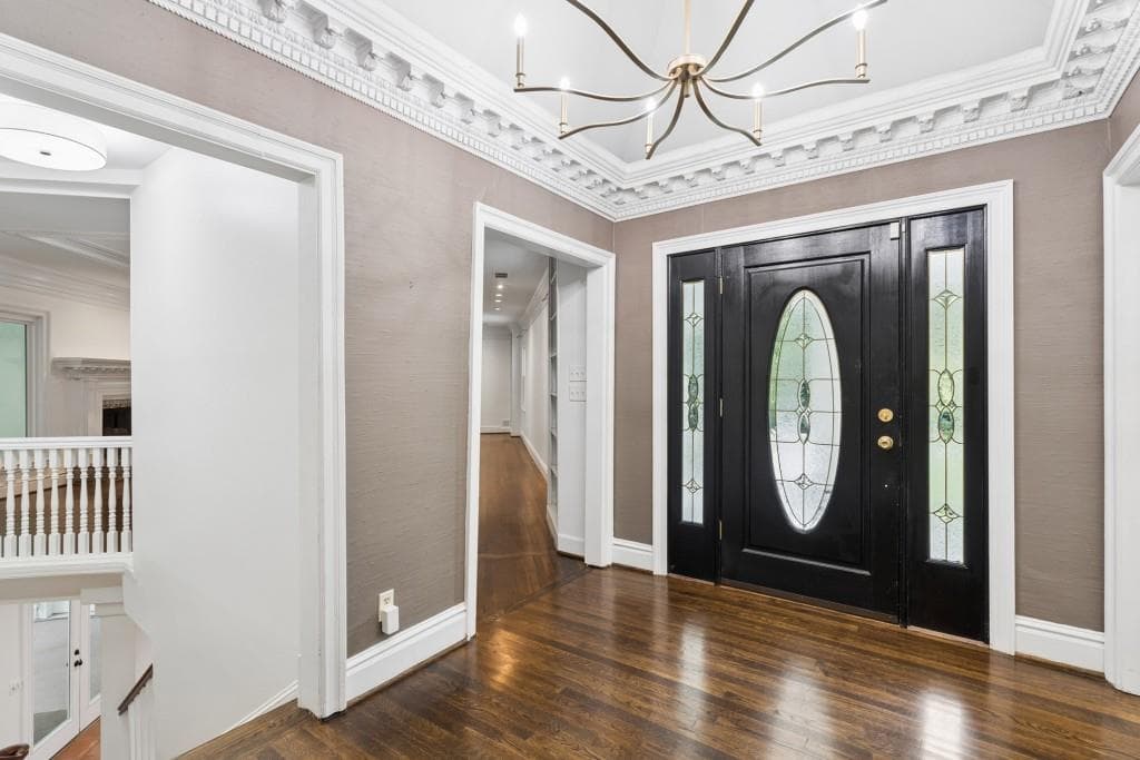 6 bedroom, 5 bathroom, 5,773 sq ft single family residence for sale at 585 Idlewood Drive, Sandy Springs, GA 30327 — photo 3