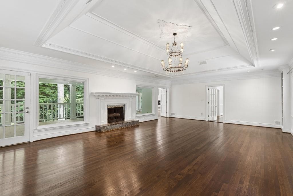 6 bedroom, 5 bathroom, 5,773 sq ft single family residence for sale at 585 Idlewood Drive, Sandy Springs, GA 30327 — photo 5