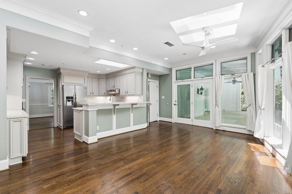 6 bedroom, 5 bathroom, 5,773 sq ft single family residence for sale at 585 Idlewood Drive, Sandy Springs, GA 30327 — photo 10