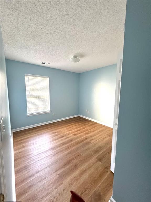 3 bedroom, 3 bathroom, 1,718 sq ft townhouse under contract at 3871 Pleasant Oaks Drive, Lawrenceville, GA 30044 — photo 2