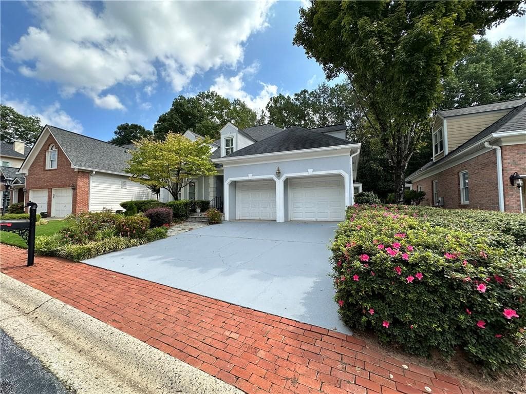 4 bedroom, 3 bathroom, 2,167 sq ft single family residence under contract at 6240 Forest Hills Drive, Peachtree Corners, GA 30092 — photo 3