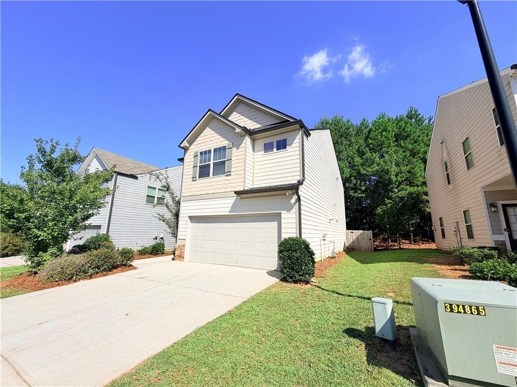 3 bedroom, 3 bathroom, 1,850 sq ft single family residence for sale at 3946 Kingfisher Drive, Atlanta, GA 30349 — photo 2