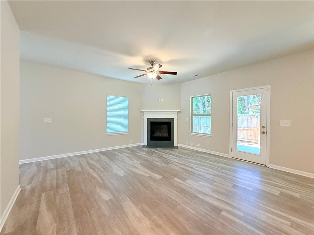 3 bedroom, 3 bathroom, 1,850 sq ft single family residence for sale at 3946 Kingfisher Drive, Atlanta, GA 30349 — photo 5