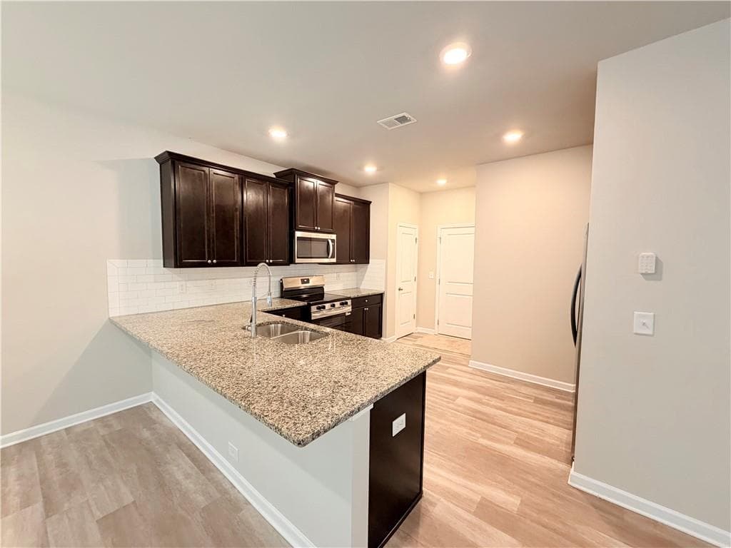 3 bedroom, 3 bathroom, 1,850 sq ft single family residence for sale at 3946 Kingfisher Drive, Atlanta, GA 30349 — photo 7