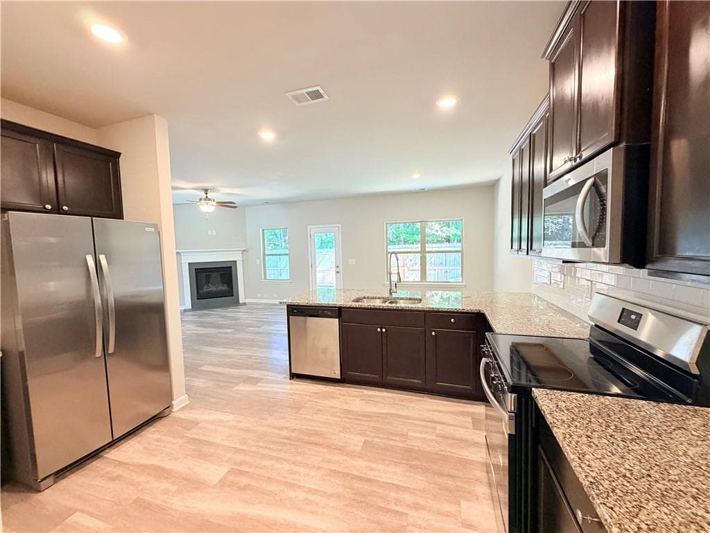 3 bedroom, 3 bathroom, 1,850 sq ft single family residence for sale at 3946 Kingfisher Drive, Atlanta, GA 30349 — photo 9