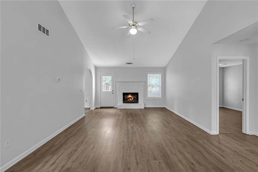 3 bedroom, 2 bathroom, 1,562 sq ft single family residence for sale at 4345 Lexington Ridge Drive, Loganville, GA 30052 — photo 3