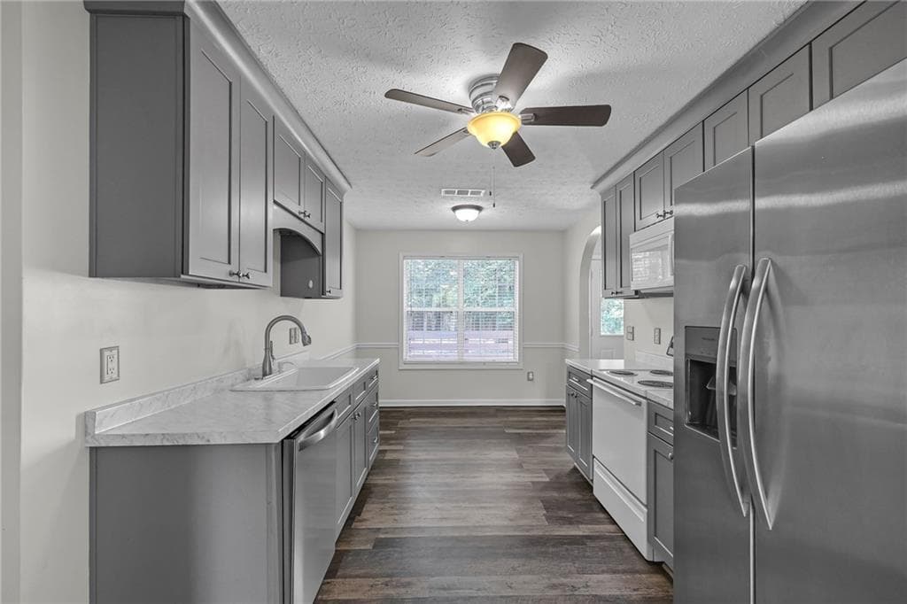3 bedroom, 2 bathroom, 1,562 sq ft single family residence for sale at 4345 Lexington Ridge Drive, Loganville, GA 30052 — photo 6