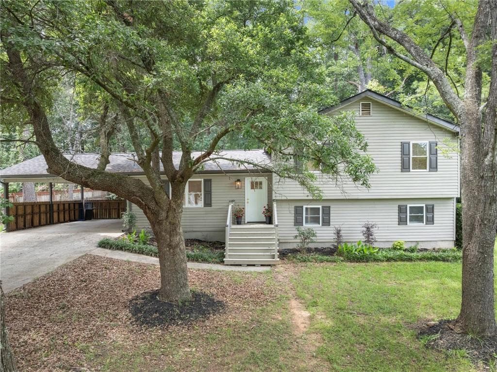 3 bedroom, 2 bathroom, 1,932 sq ft single family residence for sale at 105 Stone Wood Lane, Lawrenceville, GA 30046 — photo 3