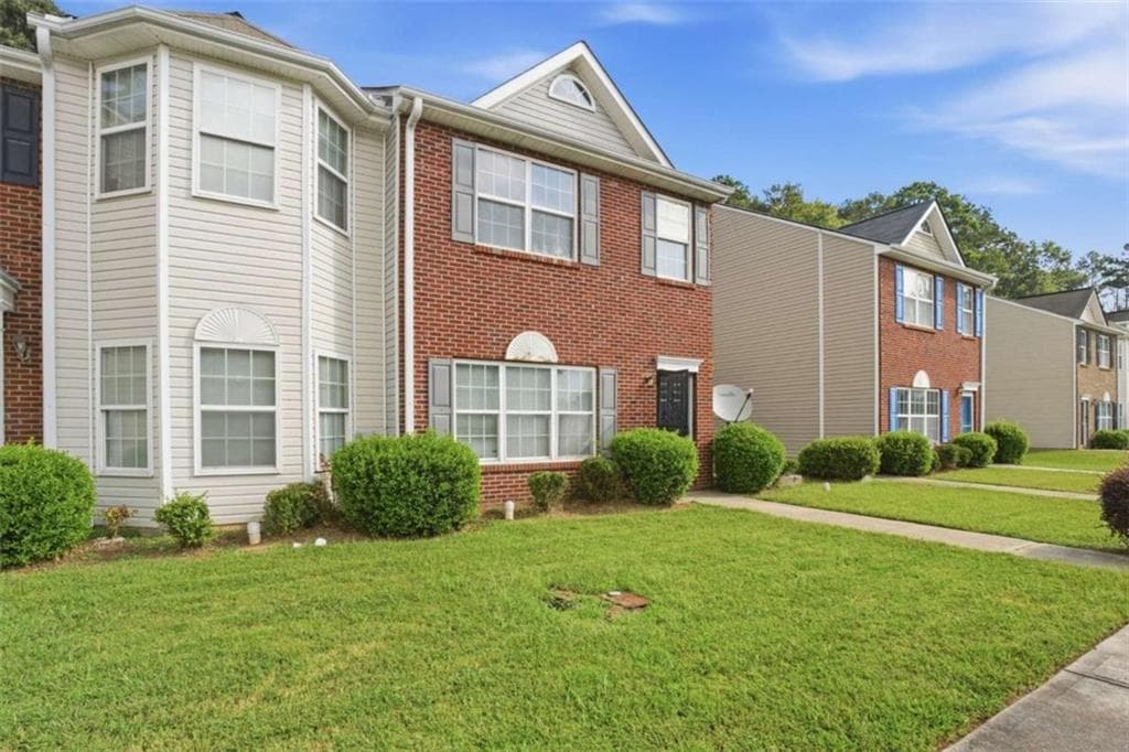 3 bedroom, 3 bathroom, 1,600 sq ft single family residence for sale at 8260 Oakley Circle, Union City, GA 30291 — photo 2