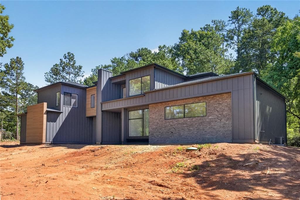 5 bedroom, 6 bathroom, 3,815 sq ft single family residence for sale at 7060 Bells Way, Fairburn, GA 30213 — photo 2