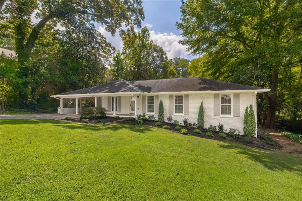 4 bedroom, 3 bathroom, 2,373 sq ft single family residence for sale at 535 Franklin Road, Sandy Springs, GA 30342 — photo 2