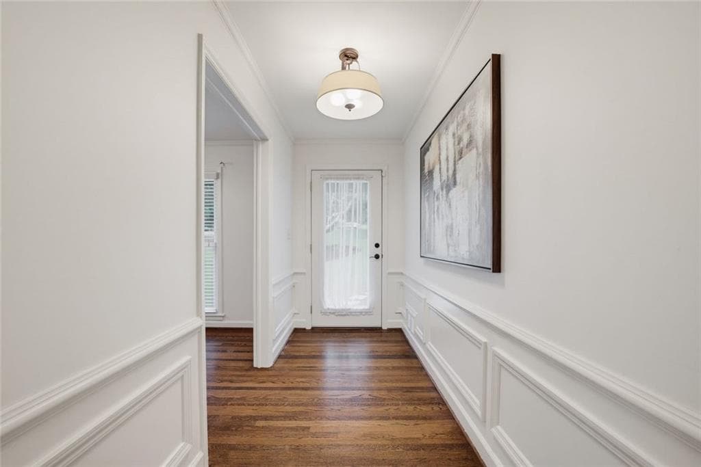 4 bedroom, 3 bathroom, 2,373 sq ft single family residence for sale at 535 Franklin Road, Sandy Springs, GA 30342 — photo 3