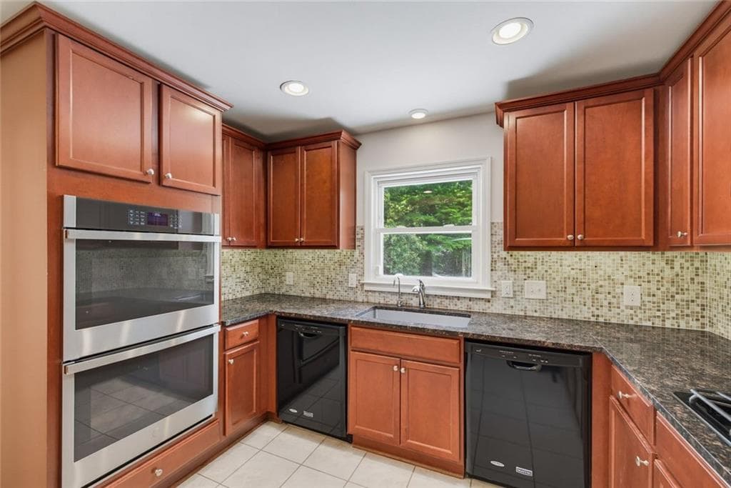 4 bedroom, 3 bathroom, 2,373 sq ft single family residence for sale at 535 Franklin Road, Sandy Springs, GA 30342 — photo 7