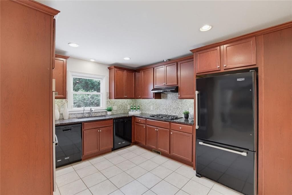 4 bedroom, 3 bathroom, 2,373 sq ft single family residence for sale at 535 Franklin Road, Sandy Springs, GA 30342 — photo 8