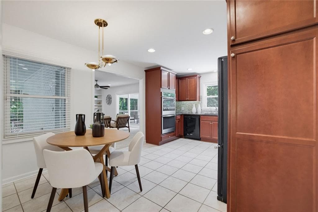 4 bedroom, 3 bathroom, 2,373 sq ft single family residence for sale at 535 Franklin Road, Sandy Springs, GA 30342 — photo 10