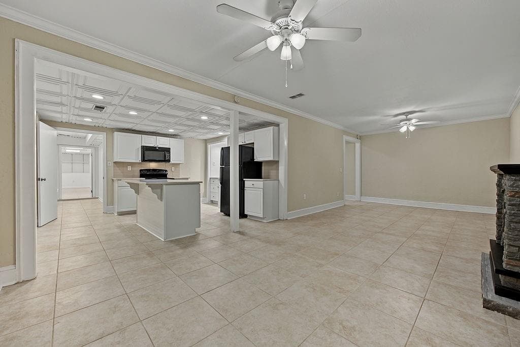 1 bedroom, 1 bathroom, 2,715 sq ft single family residence for rent at 2132 Dunwoody Glen, Dunwoody, GA 30338 for $1,725 a month — photo 1 of 33