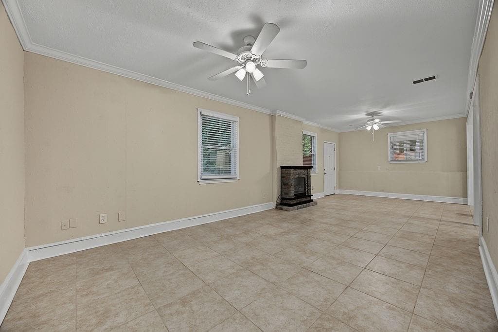1 bedroom, 1 bathroom, 2,715 sq ft single family residence for rent at 2132 Dunwoody Glen, Dunwoody, GA 30338 for $1,725 a month — photo 2
