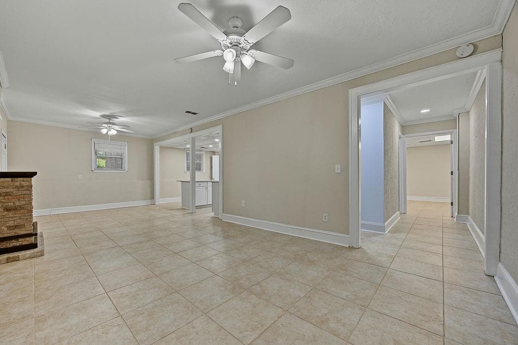1 bedroom, 1 bathroom, 2,715 sq ft single family residence for rent at 2132 Dunwoody Glen, Dunwoody, GA 30338 for $1,725 a month — photo 4