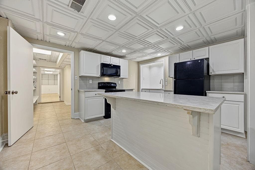 1 bedroom, 1 bathroom, 2,715 sq ft single family residence for rent at 2132 Dunwoody Glen, Dunwoody, GA 30338 for $1,725 a month — photo 5