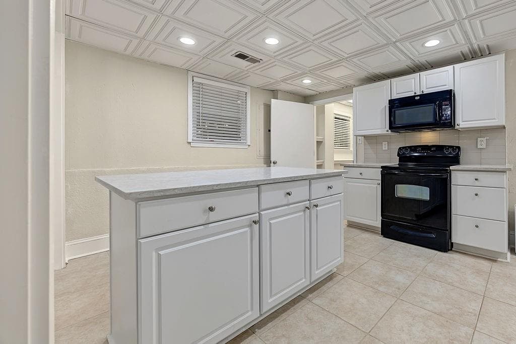 1 bedroom, 1 bathroom, 2,715 sq ft single family residence for rent at 2132 Dunwoody Glen, Dunwoody, GA 30338 for $1,725 a month — photo 8