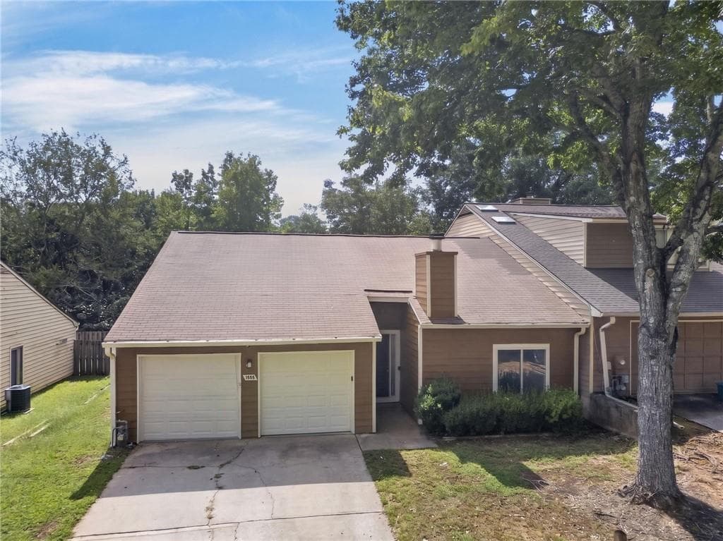 3 bedroom, 2 bathroom, 1,334 sq ft single family residence for sale at 1555 Burnstone Drive, Stone Mountain, GA 30088 — photo 2