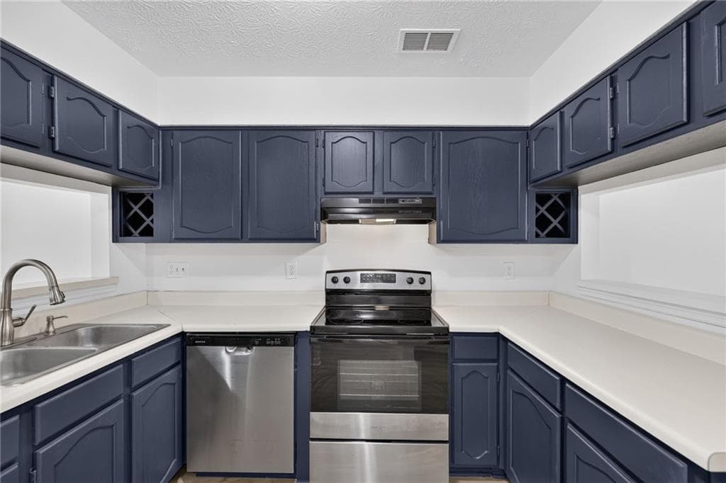 3 bedroom, 2 bathroom, 1,334 sq ft single family residence for sale at 1555 Burnstone Drive, Stone Mountain, GA 30088 — photo 8