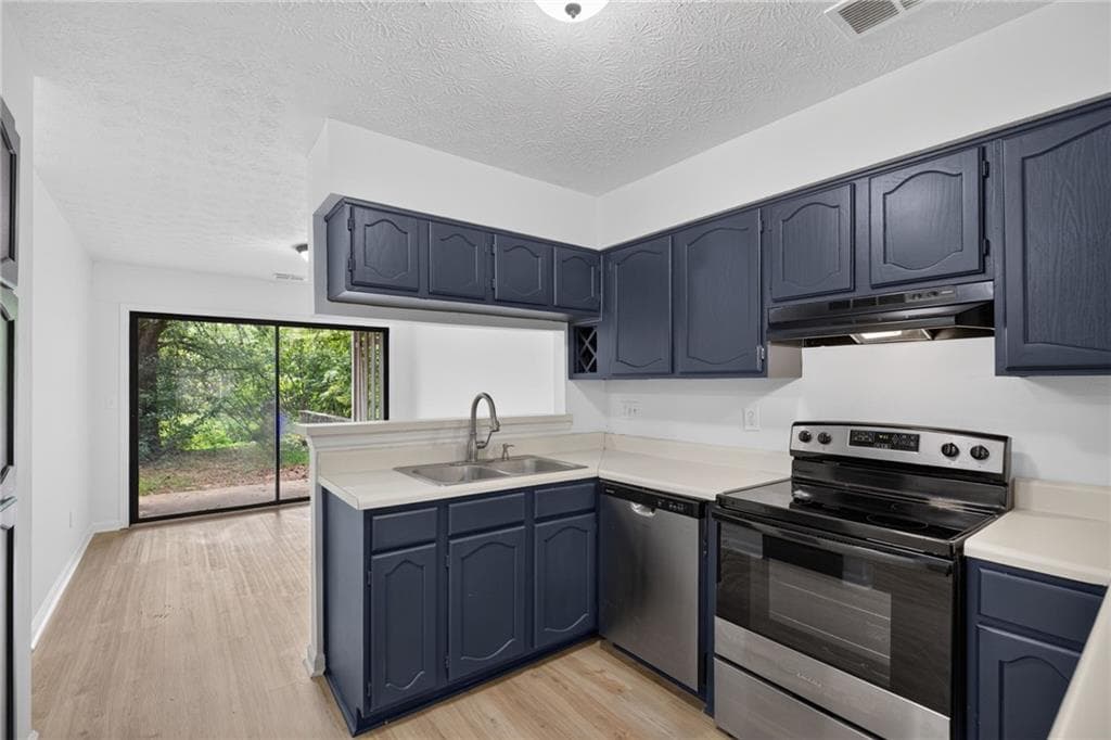 3 bedroom, 2 bathroom, 1,334 sq ft single family residence for sale at 1555 Burnstone Drive, Stone Mountain, GA 30088 — photo 10