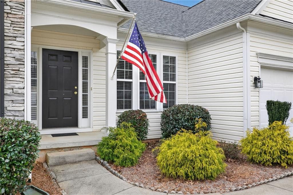 3 bedroom, 3 bathroom, 1,953 sq ft single family residence for sale at 6645 Cold Stream Drive, Cumming, GA 30040 — photo 4