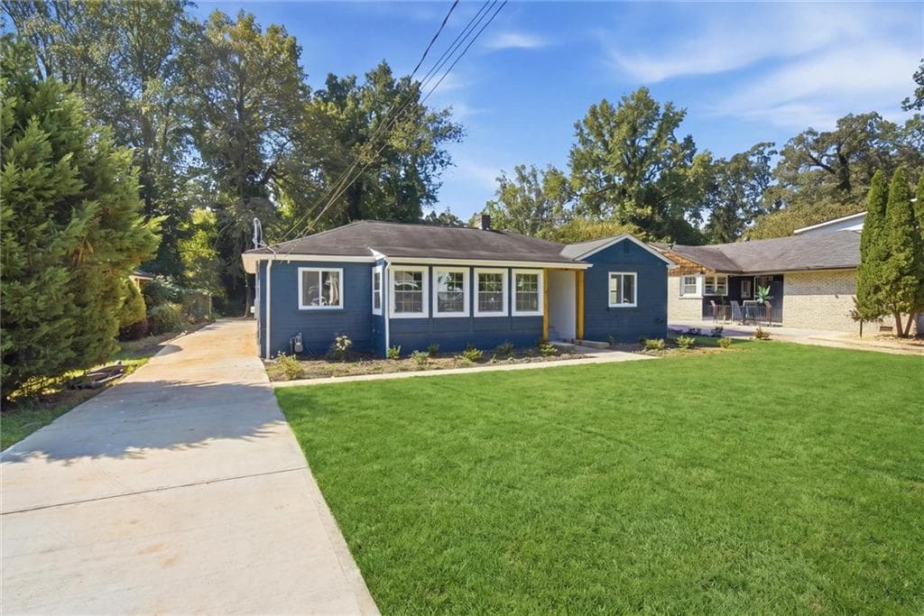 3 bedroom, 2 bathroom, 1,294 sq ft single family residence for sale at 2104 Cascade Road, Atlanta, GA 30311 — photo 2