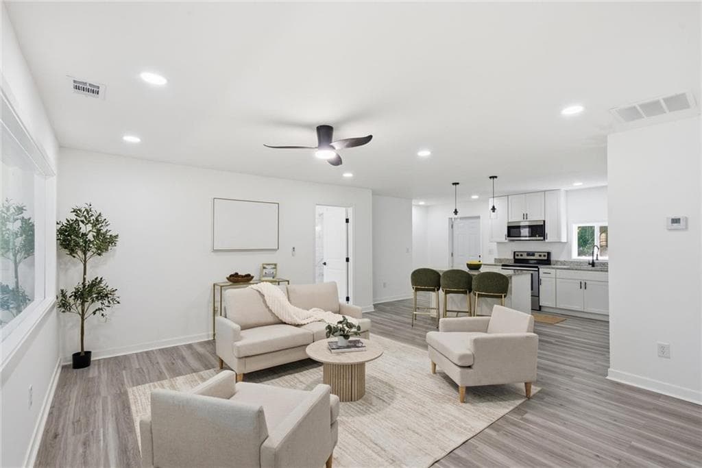 3 bedroom, 2 bathroom, 1,294 sq ft single family residence for sale at 2104 Cascade Road, Atlanta, GA 30311 — photo 6