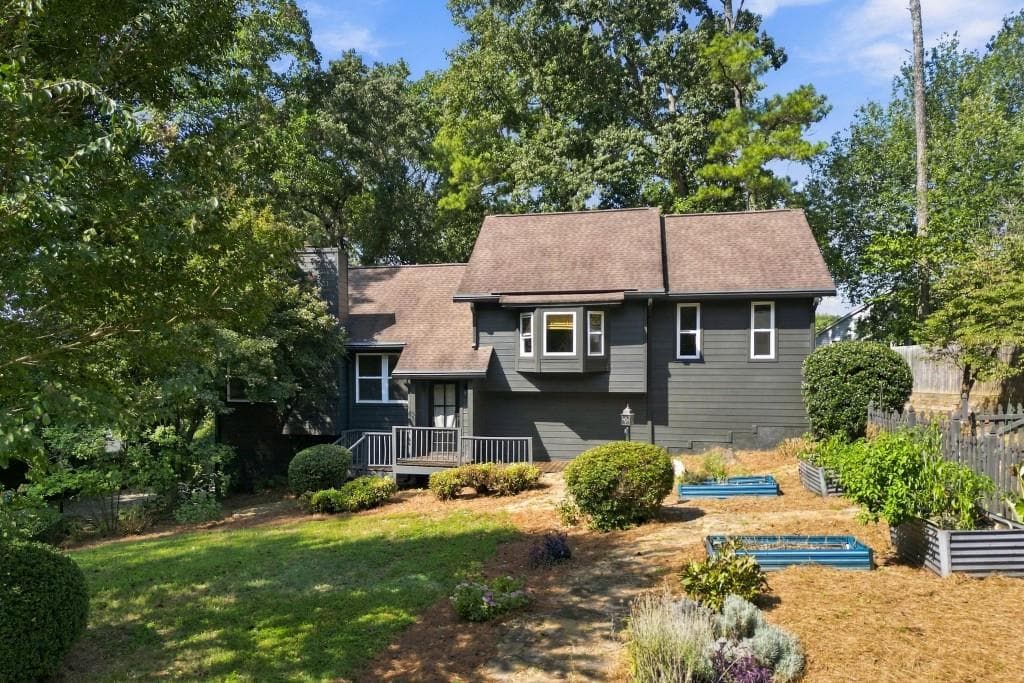 5 bedroom, 3 bathroom, 2,474 sq ft single family residence under contract at 3751 Station Drive, Kennesaw, GA 30144 — photo 2