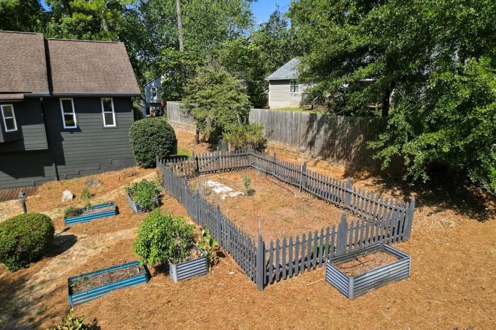 5 bedroom, 3 bathroom, 2,474 sq ft single family residence under contract at 3751 Station Drive, Kennesaw, GA 30144 — photo 3