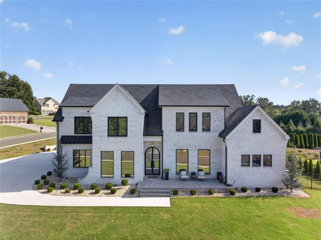 4 bedroom, 6 bathroom, 4,600 sq ft single family residence for sale at 2445 Sunflower Drive, Hoschton, GA 30548 — photo 2