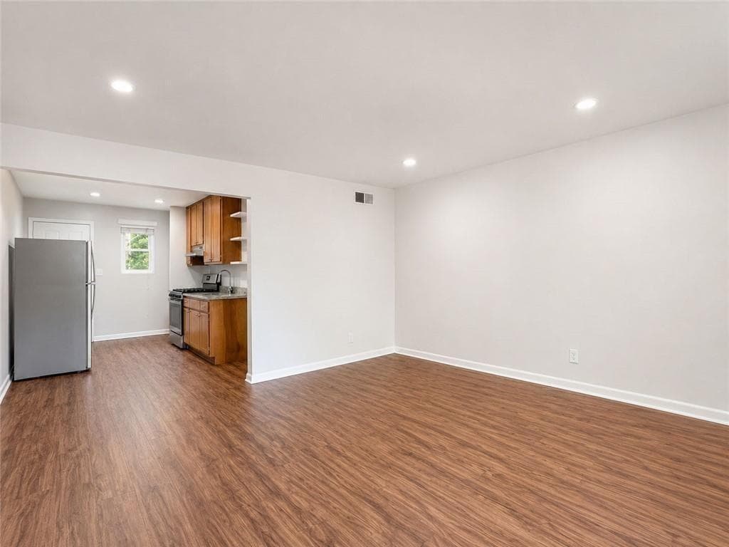 2 bedroom, 1 bathroom, 800 sq ft apartment for rent at 3203 E Point Street 4, Atlanta, GA 30344 for $1,175 a month — photo 2