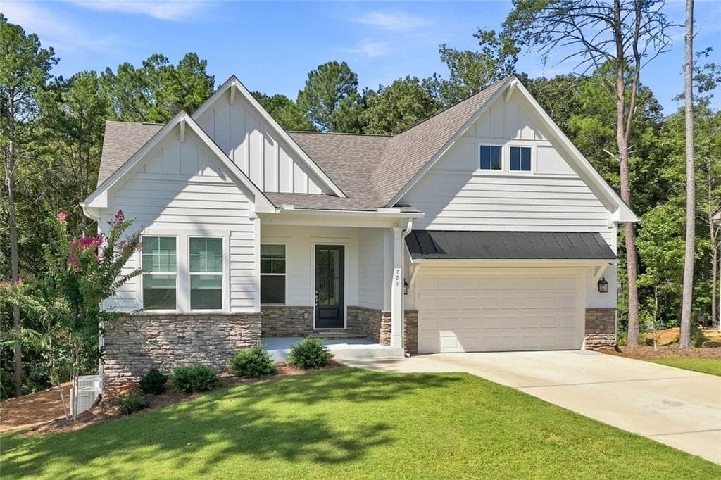4 bedroom, 3 bathroom, 3,197 sq ft single family residence under contract at 723 Linger Longer Drive, Ellijay, GA 30540 — photo 3