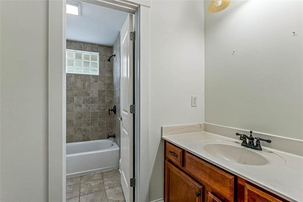4 bedroom, 3 bathroom, 2,349 sq ft single family residence for sale at 925 Margaret Street, Hapeville, GA 30354 — photo 8