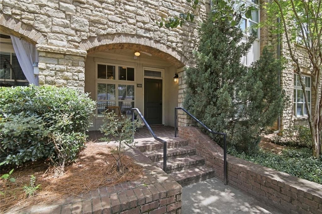 1 bedroom, 1 bathroom, 823 sq ft condominium for sale at 625 Piedmont Avenue 103, Atlanta, GA 30308 — photo 2