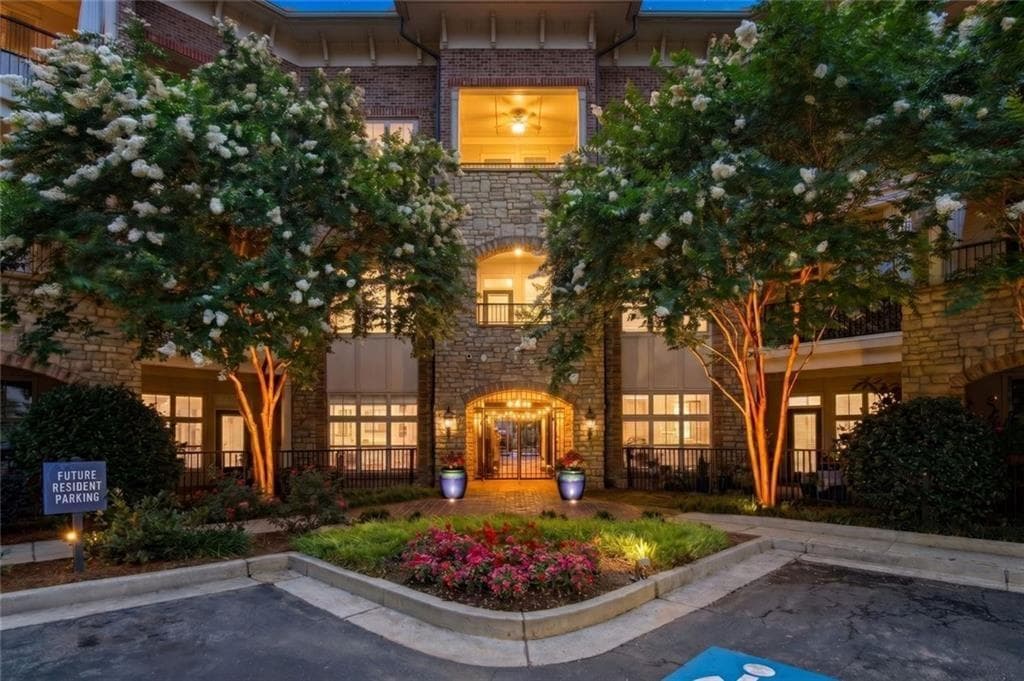 1 bedroom, 1 bathroom, 823 sq ft condominium for sale at 625 Piedmont Avenue 103, Atlanta, GA 30308 — photo 3