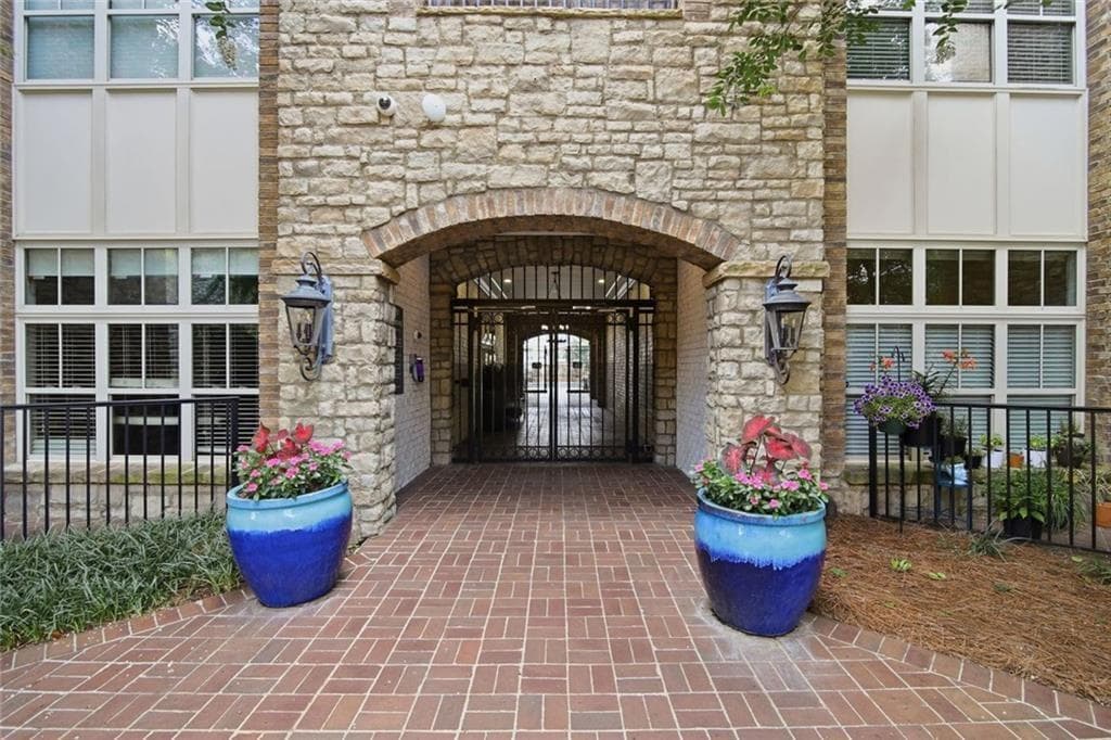 1 bedroom, 1 bathroom, 823 sq ft condominium for sale at 625 Piedmont Avenue 103, Atlanta, GA 30308 — photo 10