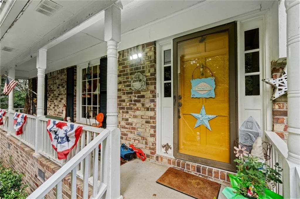 4 bedroom, 3 bathroom, 2,240 sq ft single family residence for sale at 2191 Brookfield Circle, Lawrenceville, GA 30043 — photo 3
