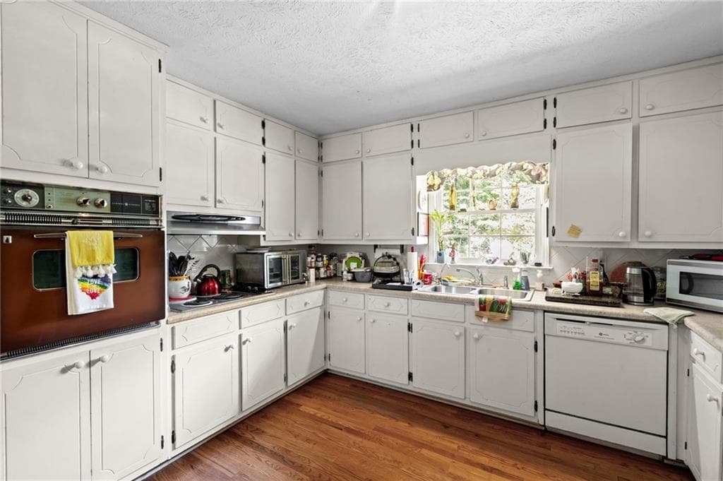 4 bedroom, 3 bathroom, 2,240 sq ft single family residence for sale at 2191 Brookfield Circle, Lawrenceville, GA 30043 — photo 9