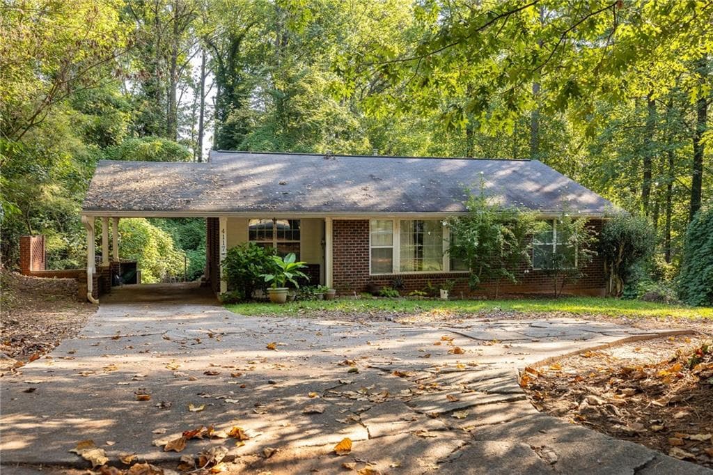 3 bedroom, 1 bathroom, 1,752 sq ft single family residence under contract at 4117 Ashford Dunwoody Road, Atlanta, GA 30319