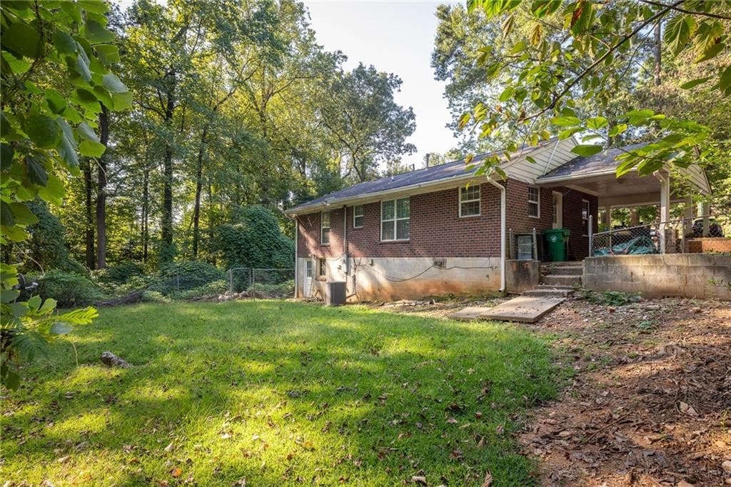 3 bedroom, 1 bathroom, 1,752 sq ft single family residence under contract at 4117 Ashford Dunwoody Road, Atlanta, GA 30319 — photo 5