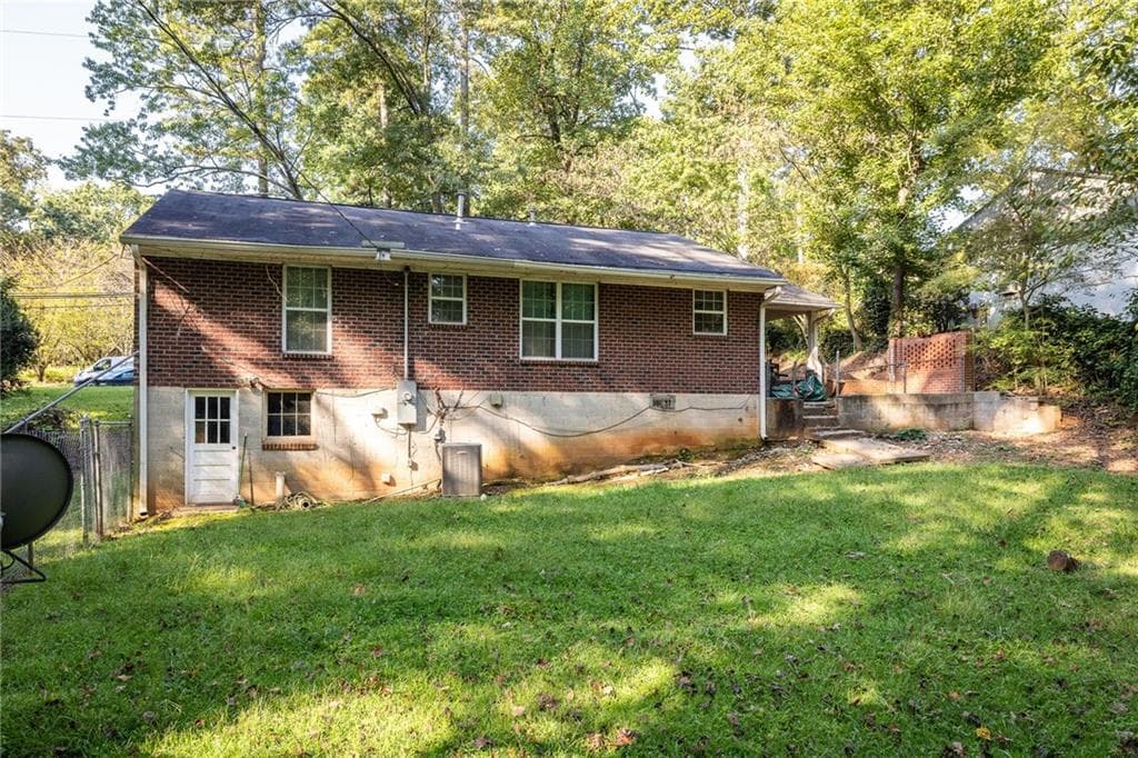 3 bedroom, 1 bathroom, 1,752 sq ft single family residence under contract at 4117 Ashford Dunwoody Road, Atlanta, GA 30319 — photo 6