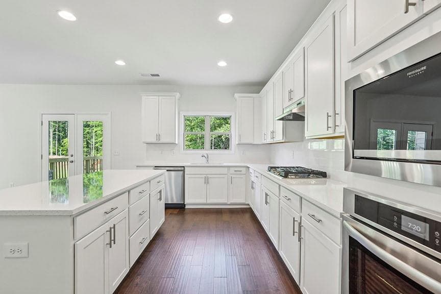 5 bedroom, 5 bathroom, 3,500 sq ft single family residence under contract at 5947 Creek Indian Drive, Sugar Hill, GA 30518 — photo 5