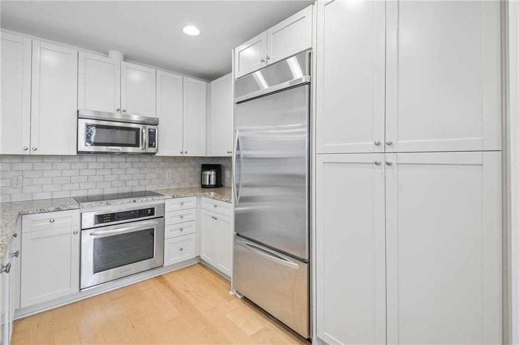 2 bedroom, 3 bathroom, 1,594 sq ft condominium for sale at 2795 Peachtree Road 405, Atlanta, GA 30305 — photo 7
