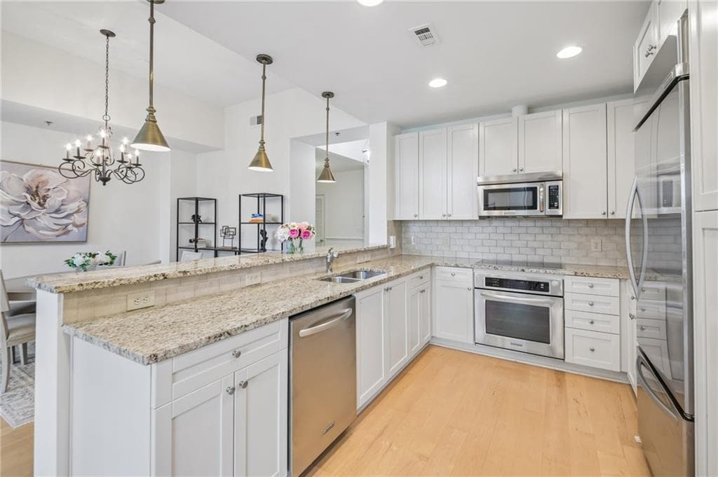 2 bedroom, 3 bathroom, 1,594 sq ft condominium for sale at 2795 Peachtree Road 405, Atlanta, GA 30305 — photo 8