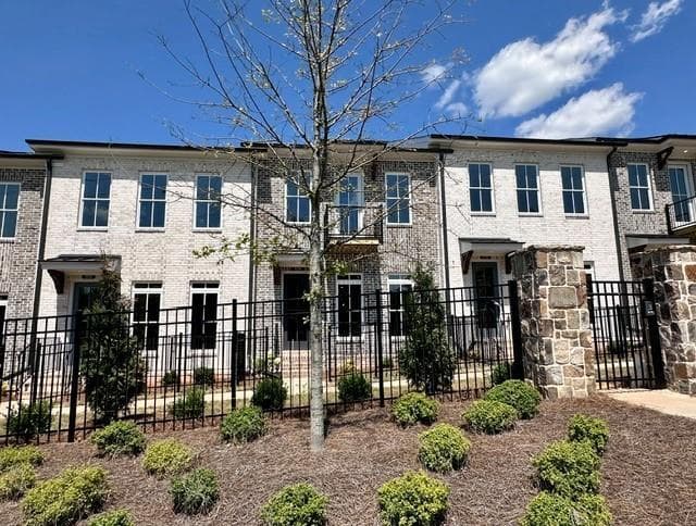 4 bedroom, 4 bathroom, 2,400 sq ft townhouse for sale at 504 Whatton Road 2, Johns Creek, GA 30022 — photo 2